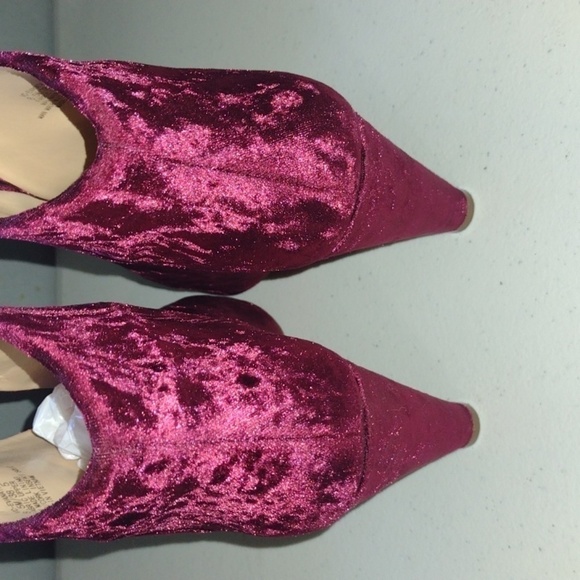 VINCE Camuto Evanata Crushed Velvet Bootie Red size 8.5 - Picture 3 of 14